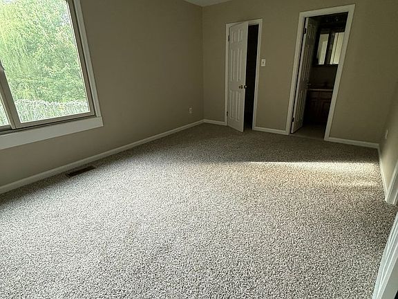 5th image of 94 Palace Ct