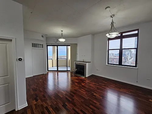 1464 S Michigan Ave Photo 1