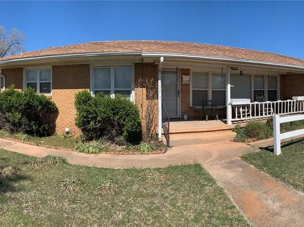 926 W Cherokee St, Lindsay, OK 73052