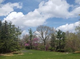 38 Sunset Rd, Bloomington, IL 61701