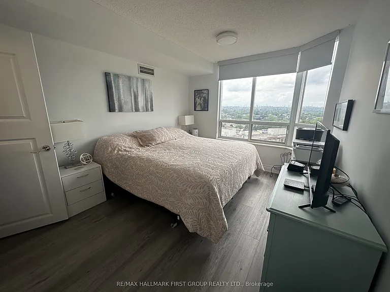 1000 The Esplanade N #1402 — Photo 14