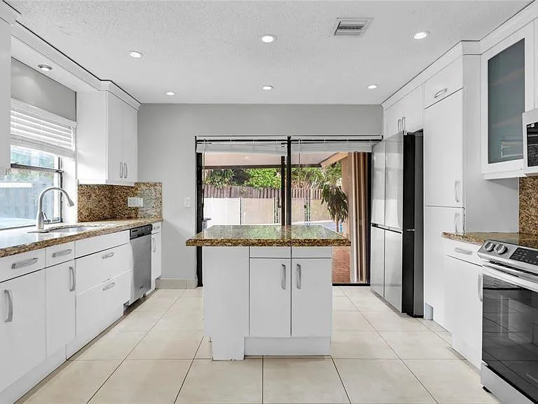 7659 Sierra Ter W — Photo 13