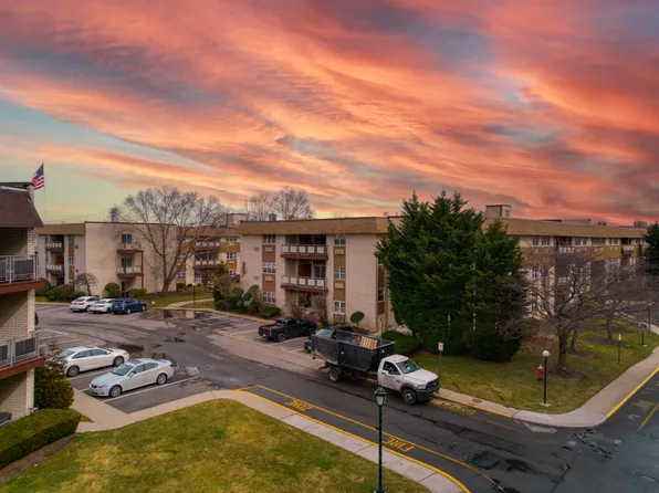 1111 River Road image 13 of 13