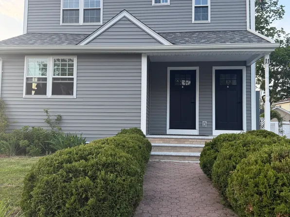 11 Strant St, Manchester, CT 06040