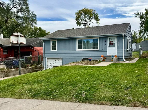 5805 Manderson St, Omaha, NE 68104