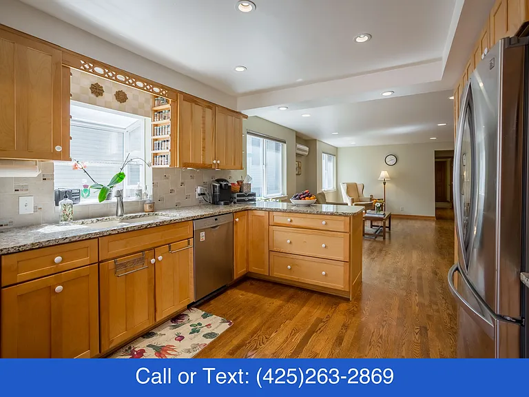 12044C Roosevelt Way NE — Photo 10