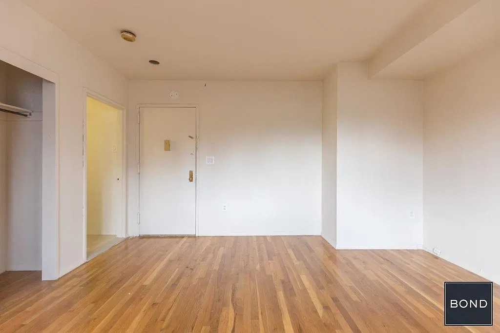 230 East 30th Street — Photo 3