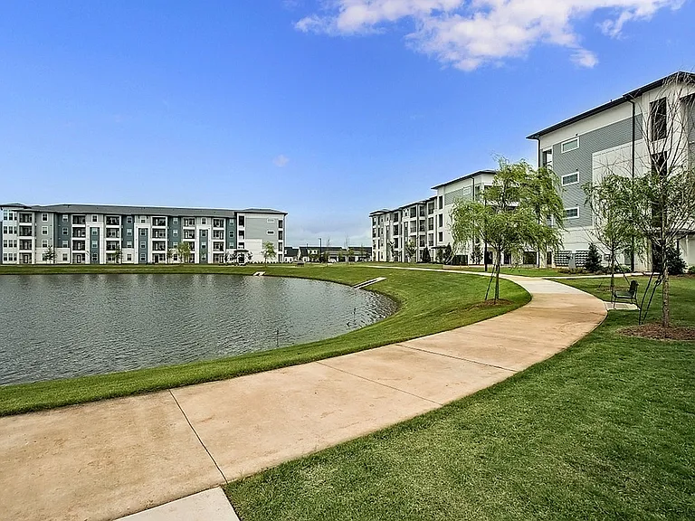 Brio Parc Apartments & Townhomes — Photo 65