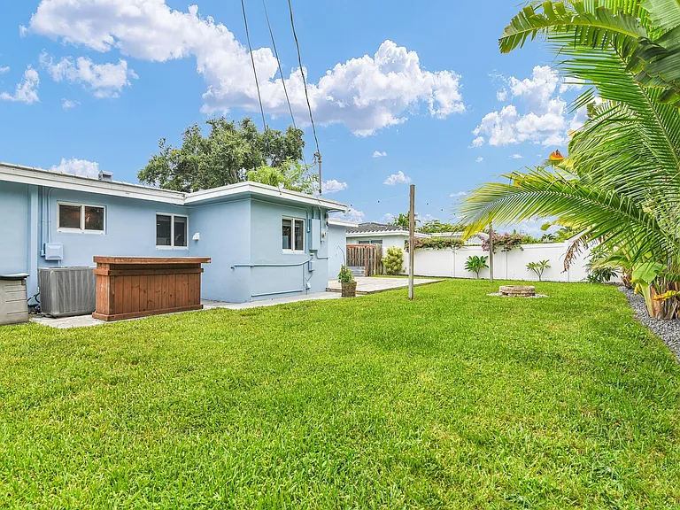 909 SE 16th Pl — Photo 29