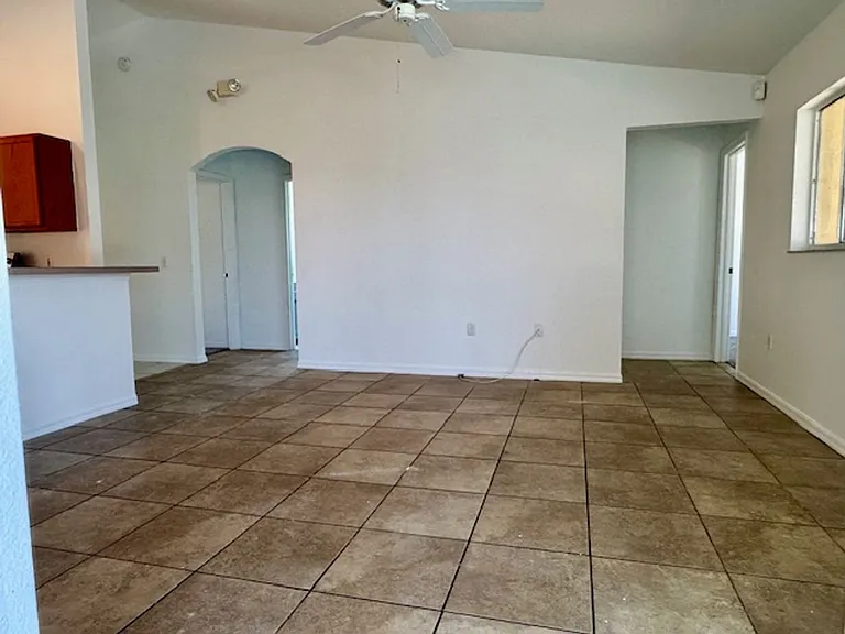 838 Hillcrest Dr — Photo 6
