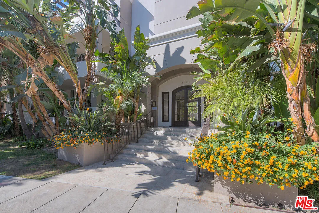 2 bed, 2.0 bath, 1177 sqft, $2,950 — Photo 2