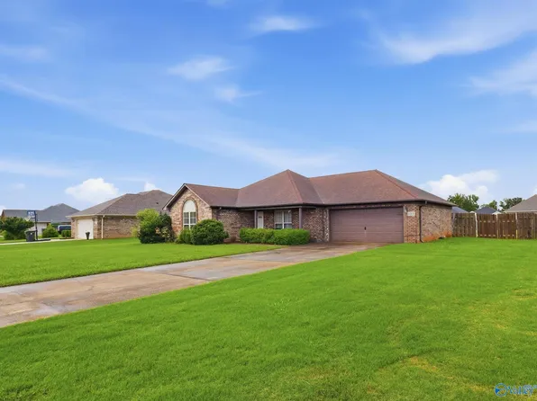 105 Evergreenview Dr, Hazel Green, AL 35750