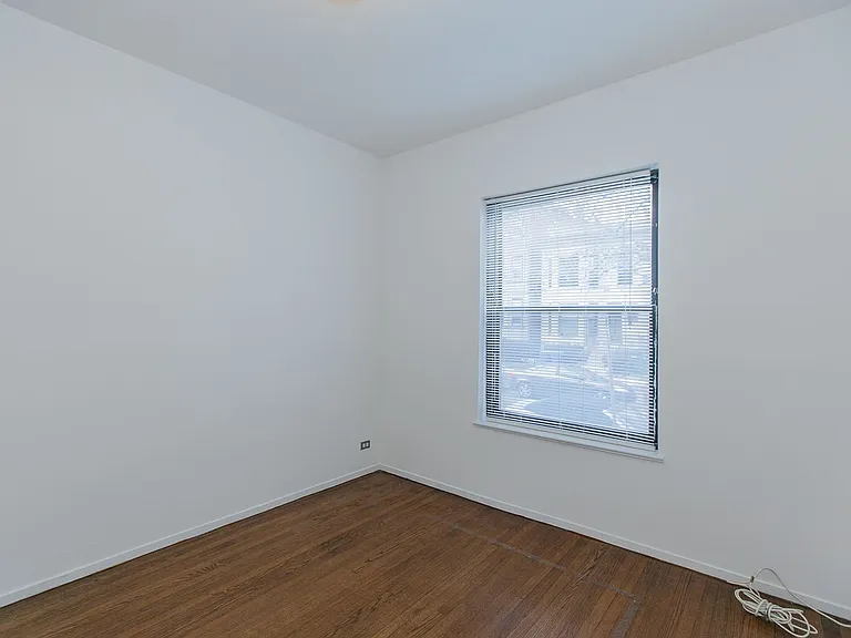 727 W Cornelia Ave #2 — Photo 6