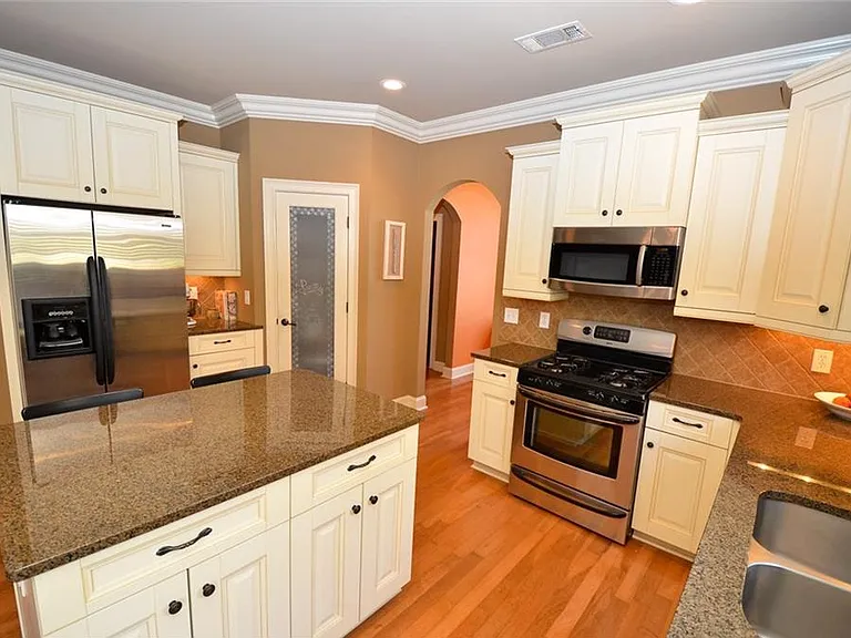 2225 Barkley Crest Ln — Photo 9
