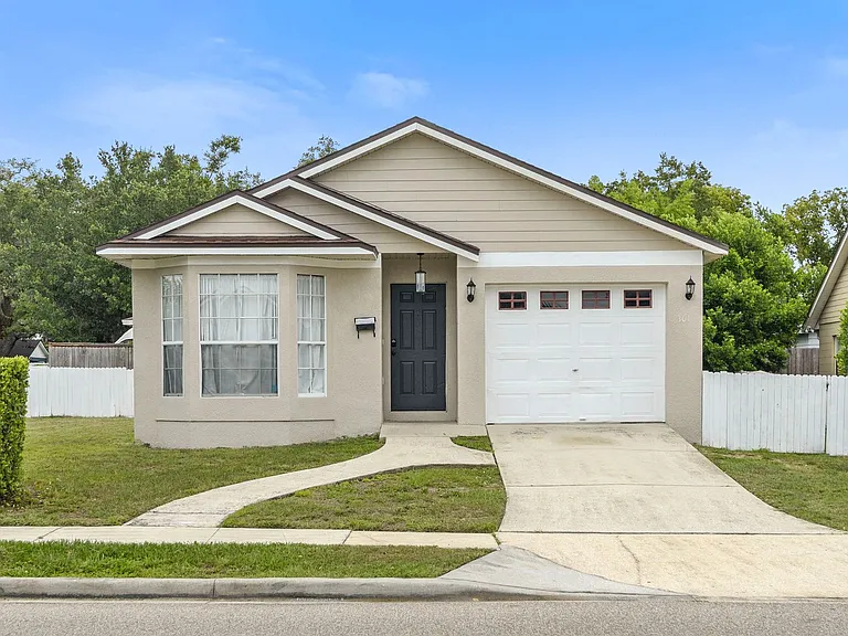 301 S Capen Ave — Photo 1