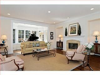 4th image of 865 Menlo Oaks Dr