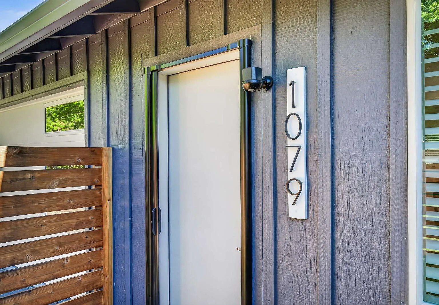 For Rent Beautiful Fully Furnished 1 Bedroom ADU in Ashland — Photo 3