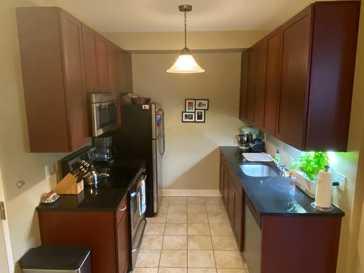 Building Photo - 171 Grape St #304