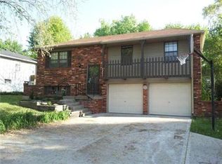 4401 NW Valley View Rd, Blue Springs, MO 64015