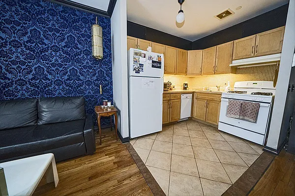 Rented by Level Group | media 14