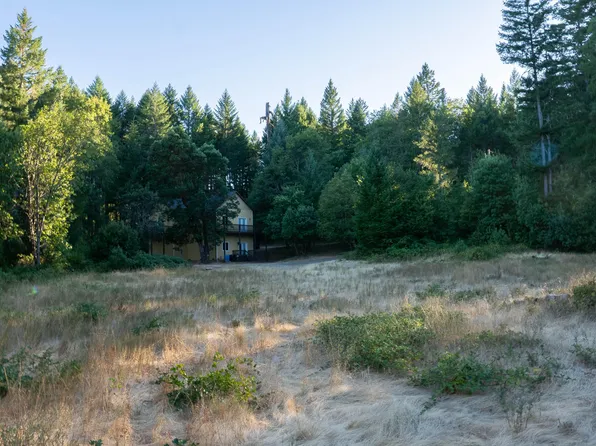 709 Pinewood Way, Cave Junction, OR 97523
