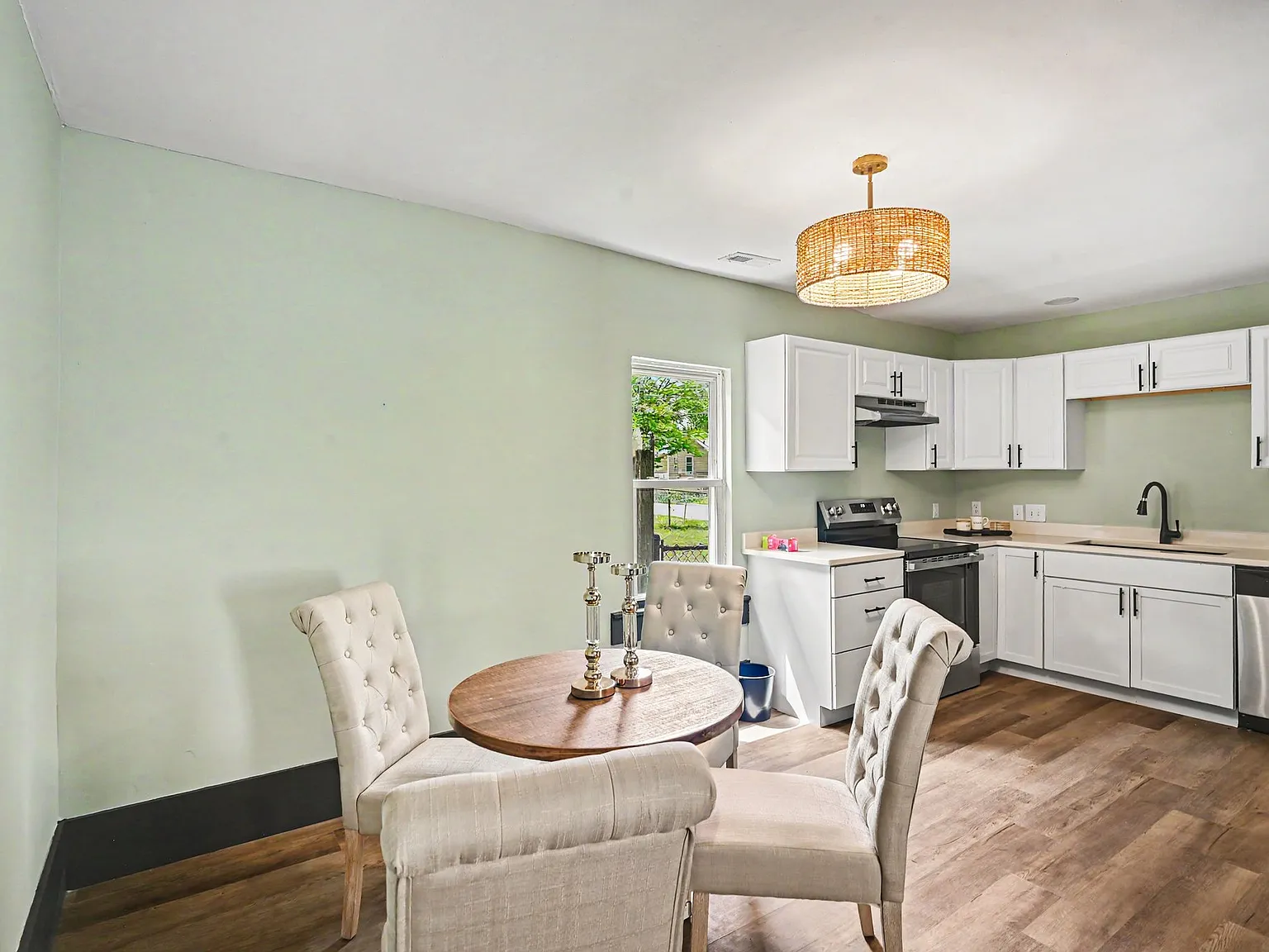 2 bed, 1144 sqft, $1,900 — Photo 2