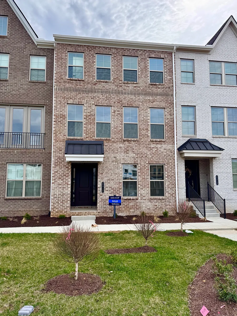 Front porch entry of unit 1103 - 2615 Wilkinson Pike #1103