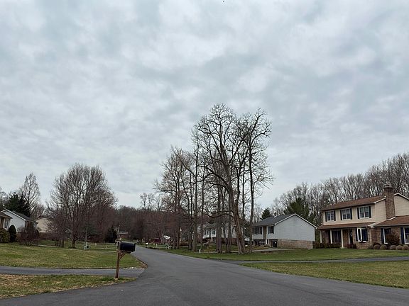 4th image of 72 Bristle Cone Dr