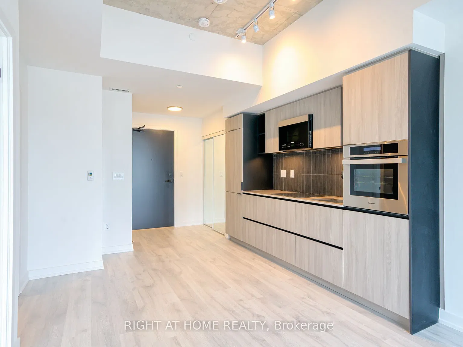 1 bed, $2,400 — Photo 2