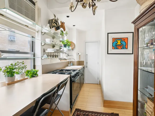 269 West 72nd Street image 3 of 6