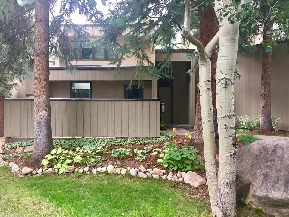 Entrance 1437 Crystal LakeRd