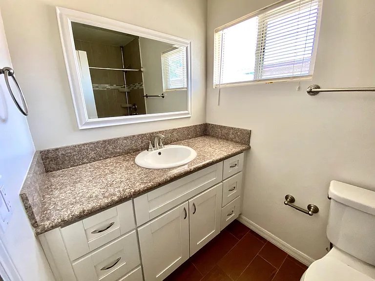 422 Grand Ave #A — Photo 20