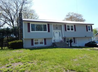 16 Cochrane Cir, Methuen, MA 01844