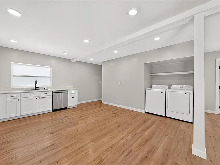 1099 Grove Ave — Photo 15