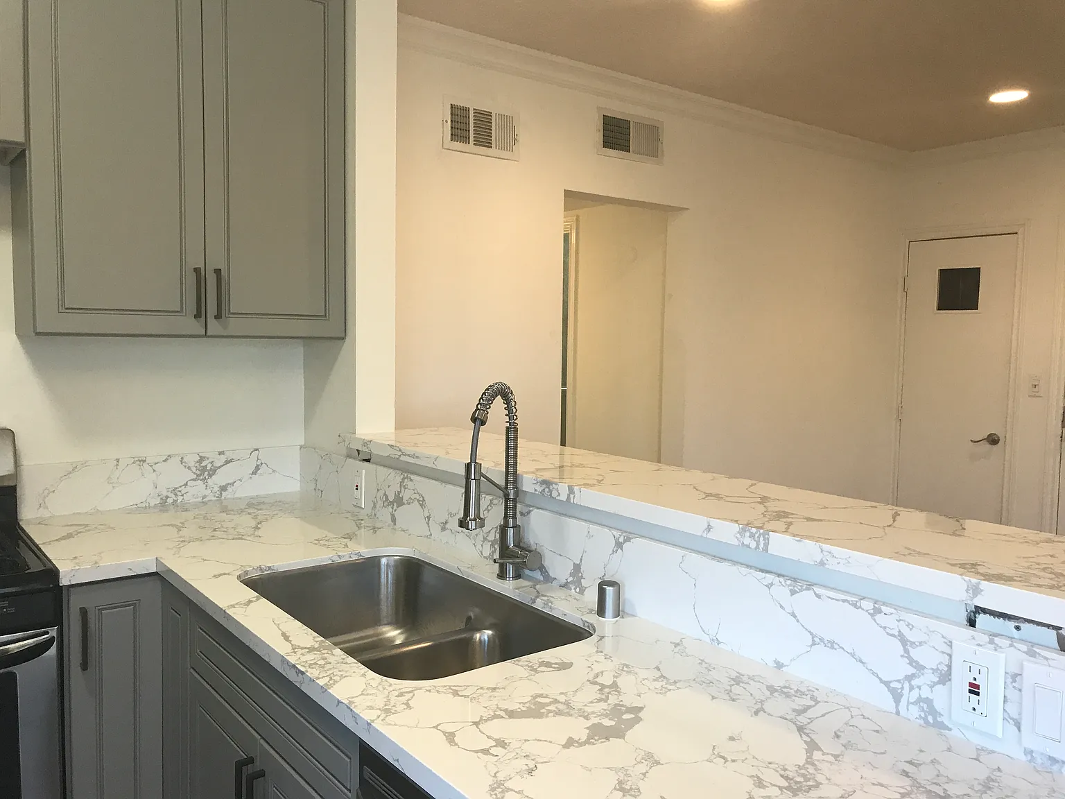 2 bed, 1100 sqft, $2,475 — Photo 4