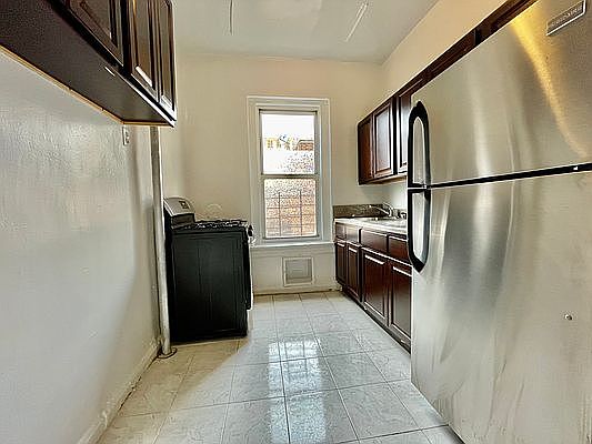 5th image of 677 W 204th St APT 46