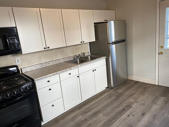 3rd image of 1317 Davis Ave NW