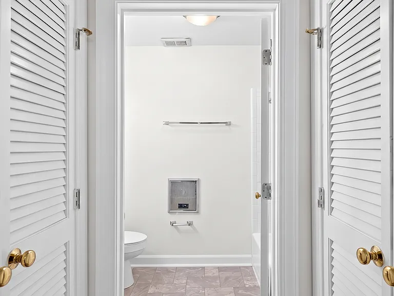 344 D Hanover Arms Ct #D — Photo 16