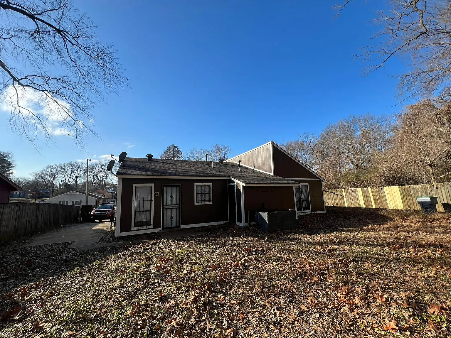 3 bed, 1060 sqft, $900 — Photo 1