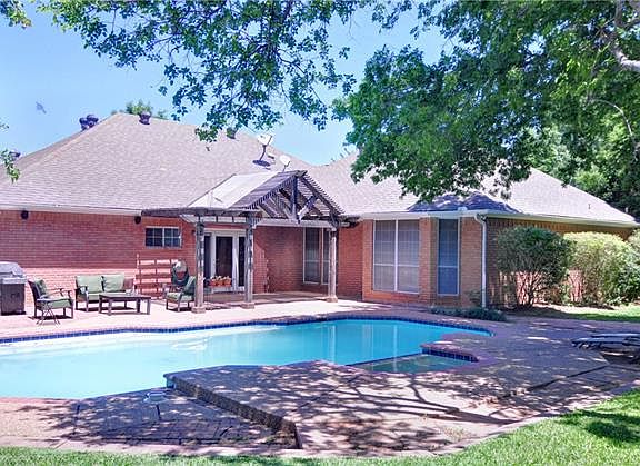 3rd image of 5402 Juniper Ct