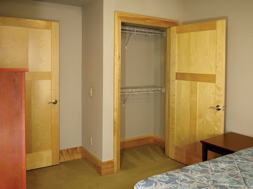 LaurelCommons_4Bed_208-3_Bedroom
