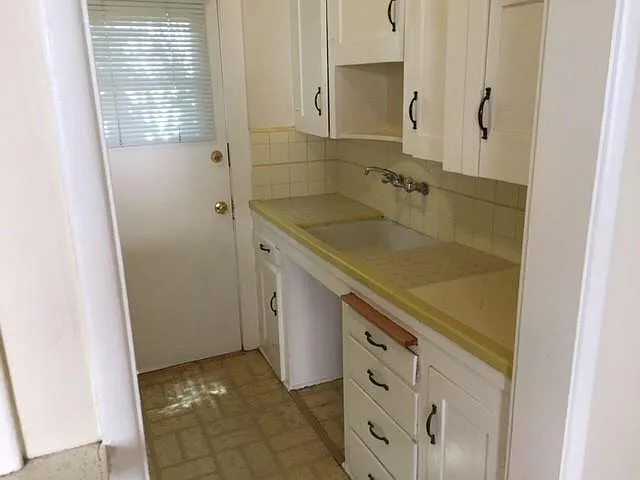 1528 E 1st St #10 — Photo 7