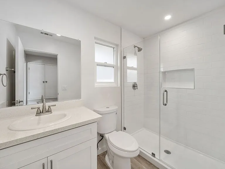 5220 Traffic Way #6 — Photo 10