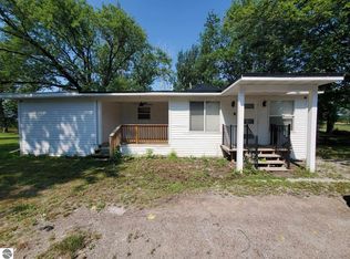 5508 E Johnson Rd, Ithaca, MI 48847