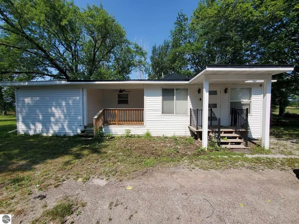 5508 E Johnson Rd, Ithaca, MI 48847