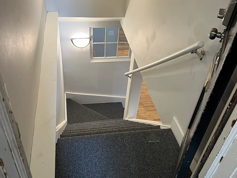 161 Prospect Ave NE #B — Photo 3