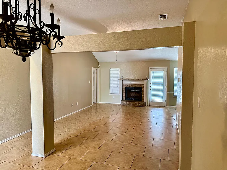 2207 Waterfall Dr — Photo 3