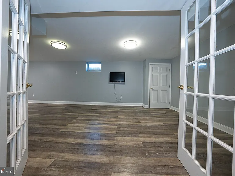 1099 Armstrong Ct — Photo 40