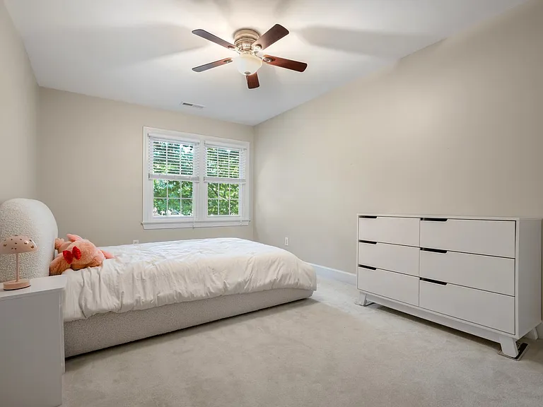 100 Spring Valley Ln — Photo 18