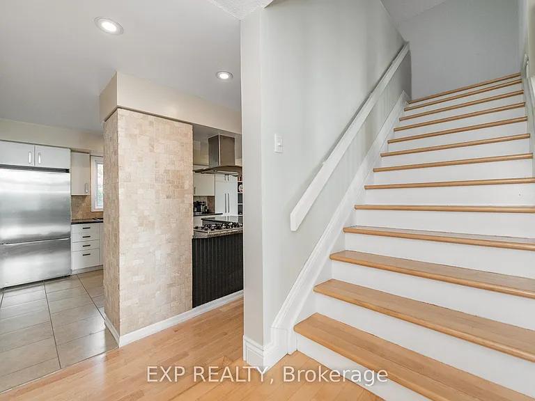 1238 Barnwell Cres — Photo 6